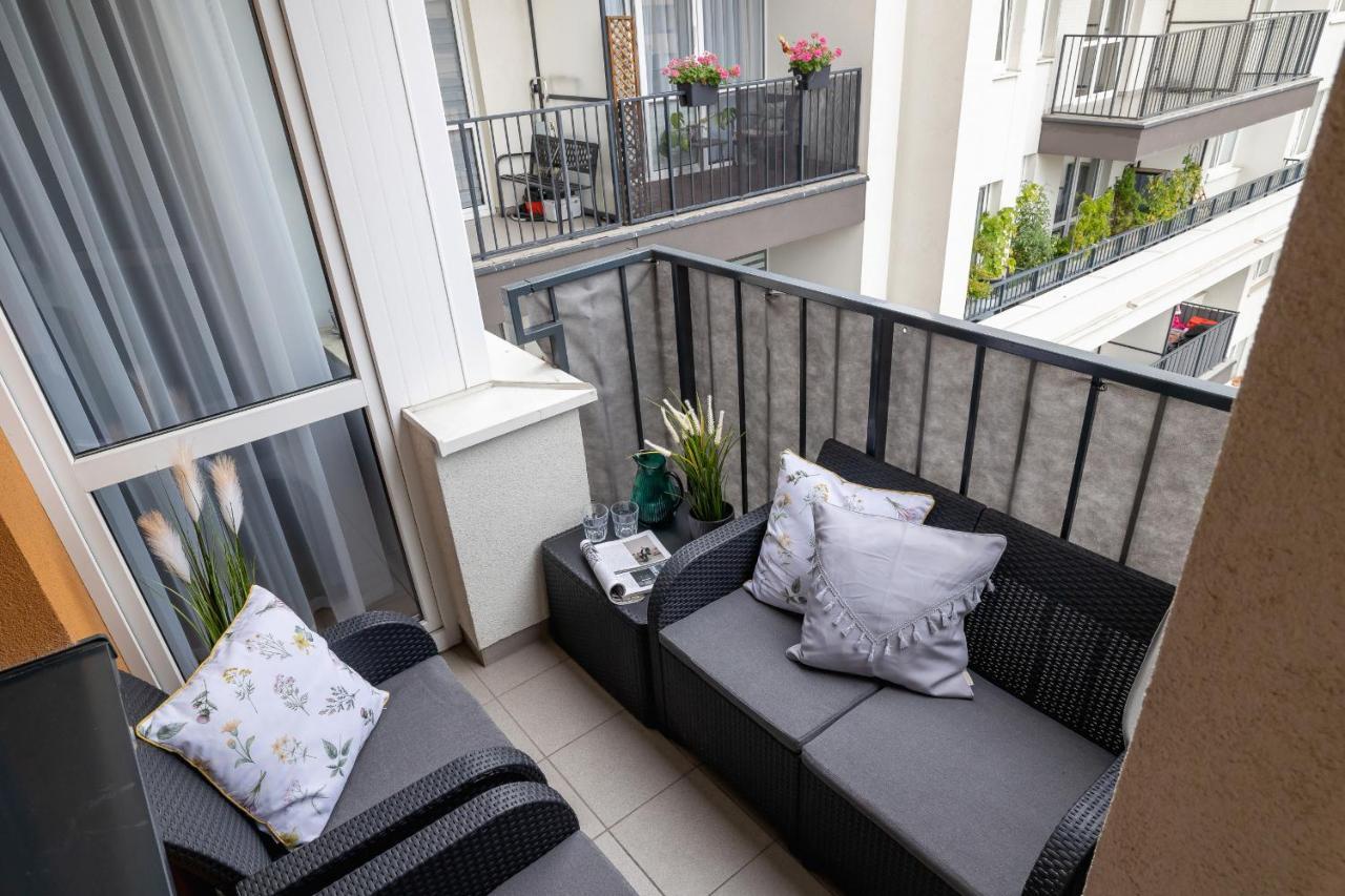 Osiedle Avia Harmonious Apartment With Balcony & Parking Cracow By Renters Prestige كراكوفيا المظهر الخارجي الصورة