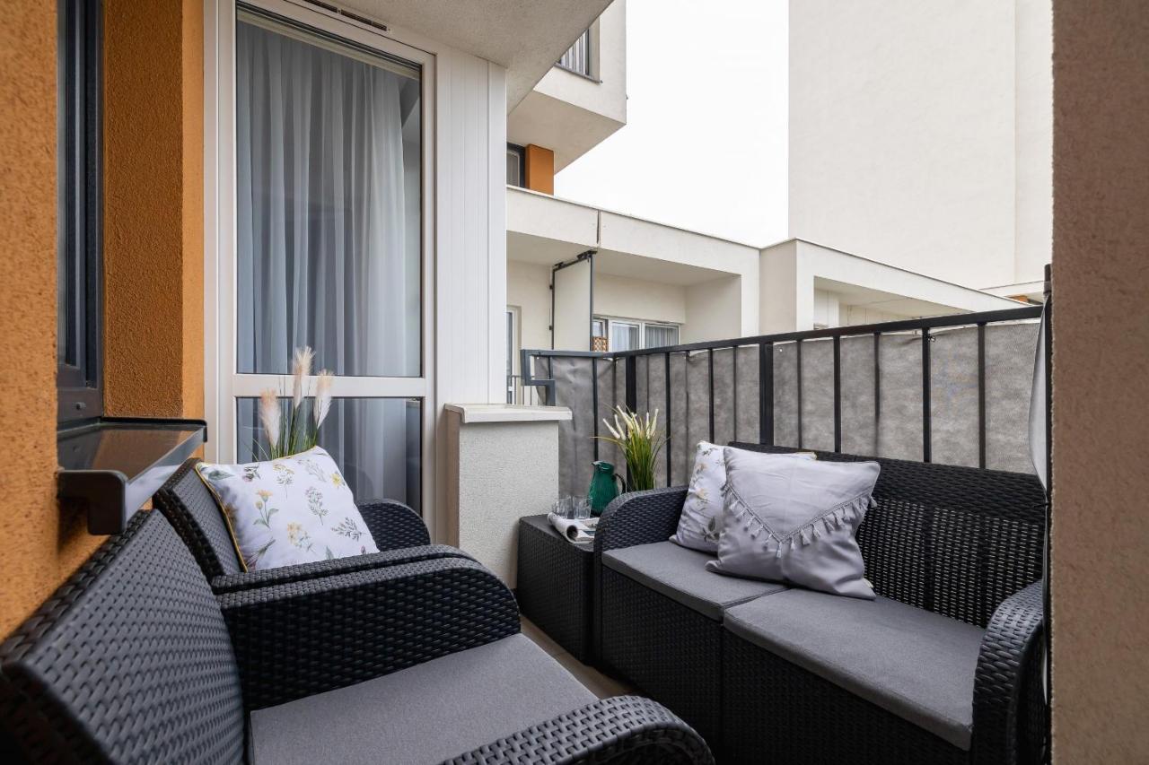 Osiedle Avia Harmonious Apartment With Balcony & Parking Cracow By Renters Prestige كراكوفيا المظهر الخارجي الصورة
